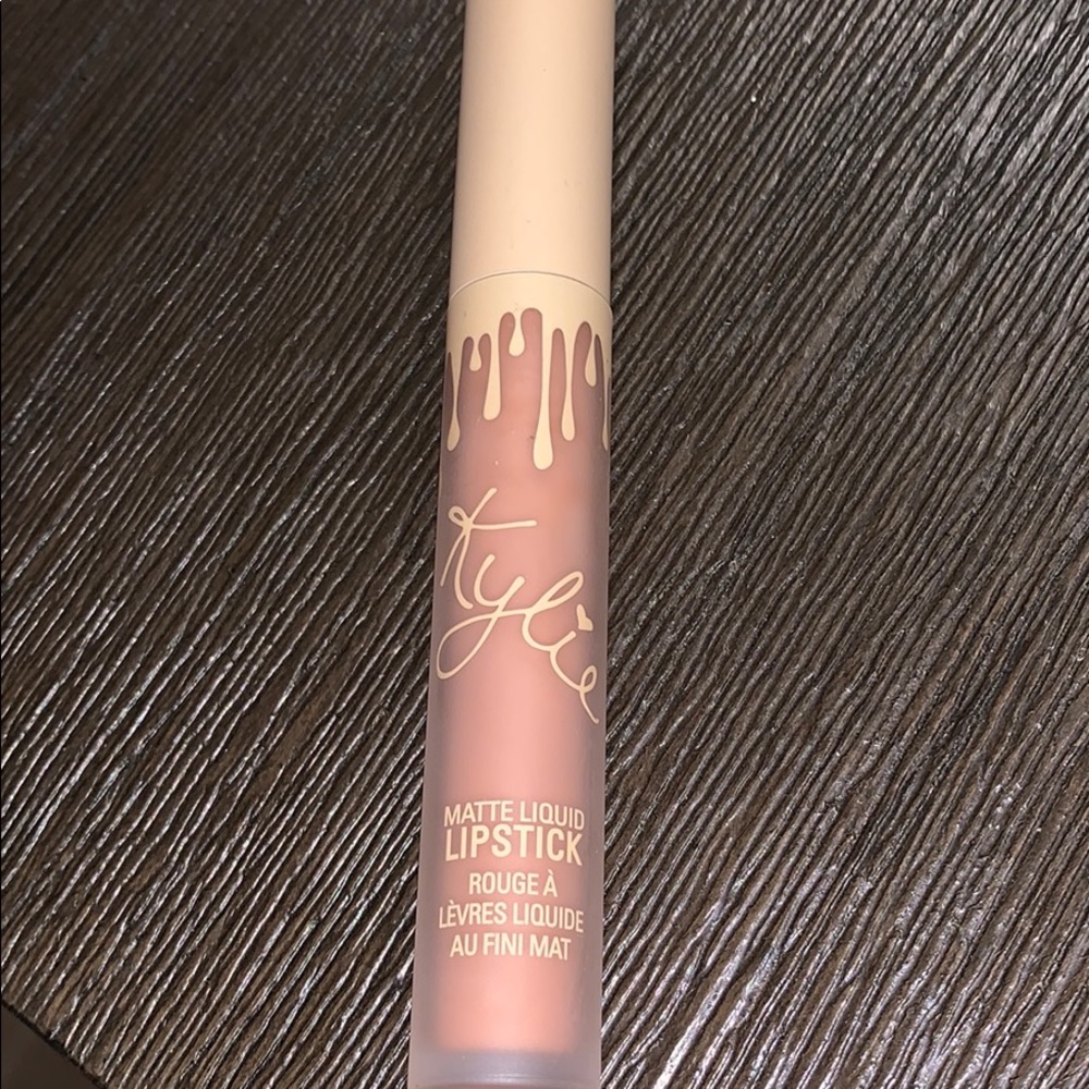 Kylie matte liquid lipstick- Shade: NAKED